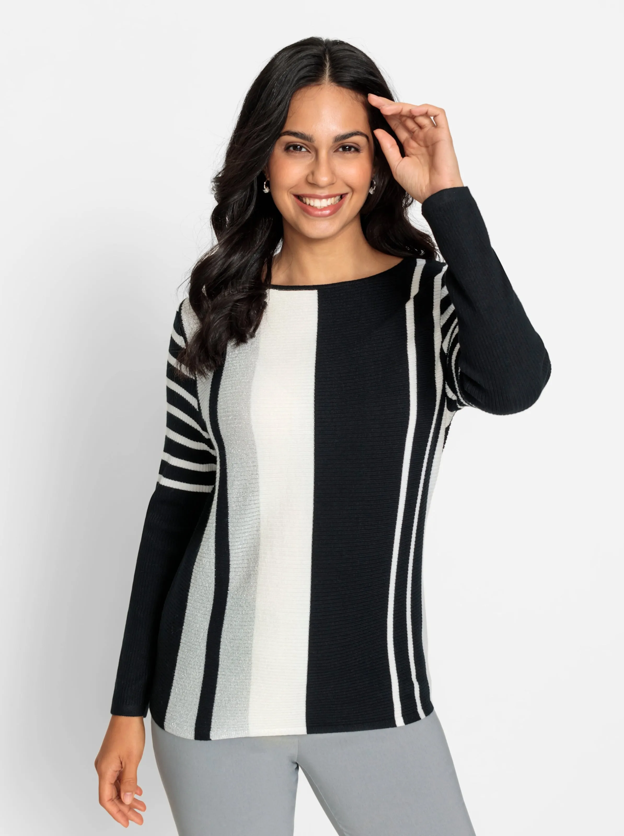 Pullover in schwarz-weiß-gemustert