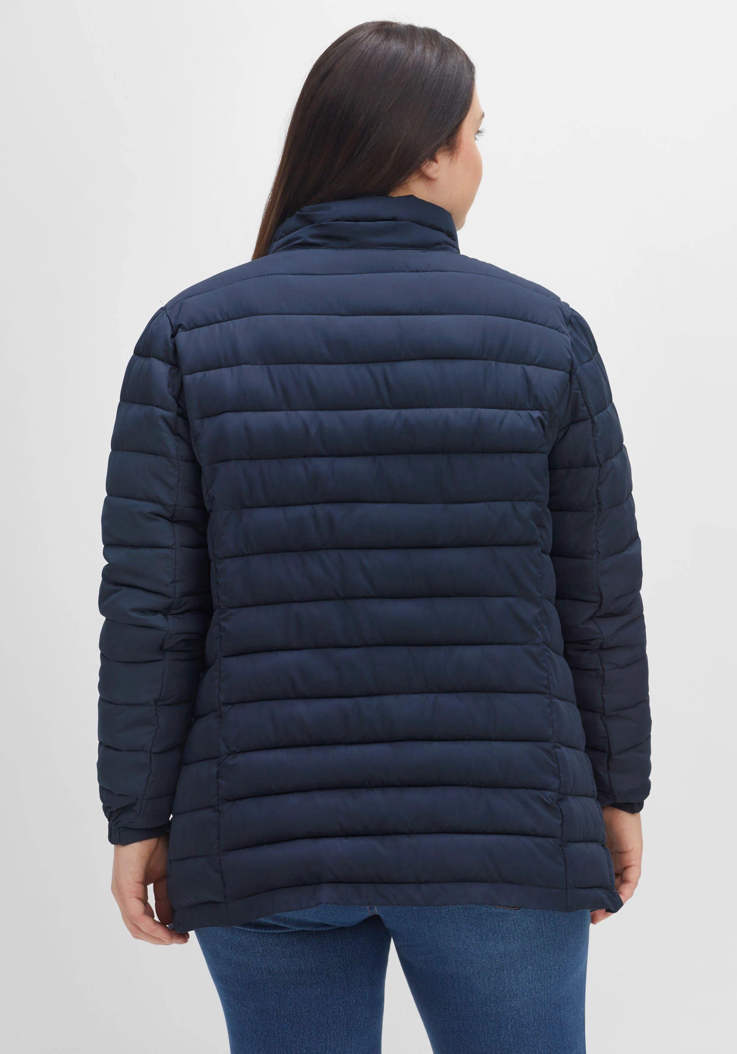 Steppjacke mit Stehkragen und Teilungsnähten